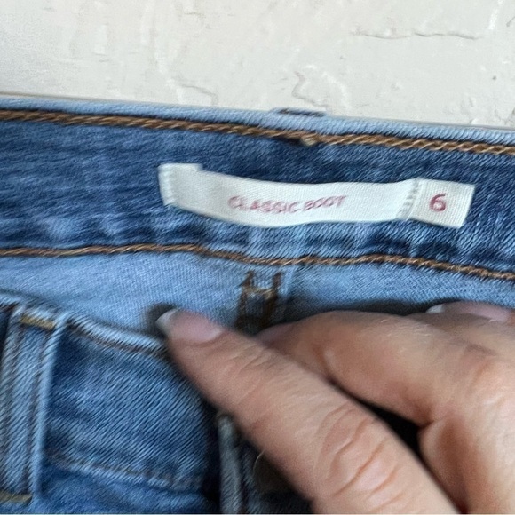 Levi’s Classic Boot Cut Denim Jeans - Picture 9 of 9